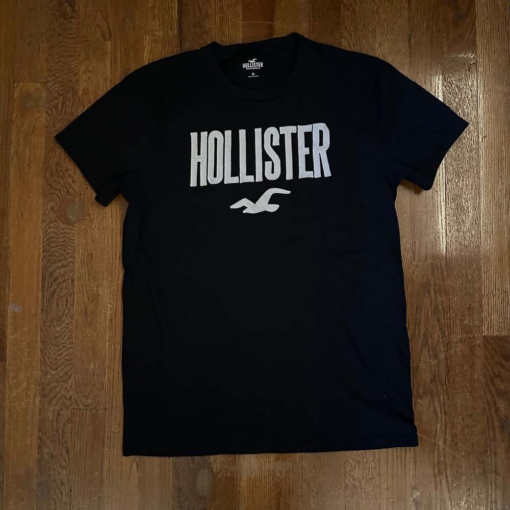 Hollister Men's Black Long Sleeve Logo Graphic Tee